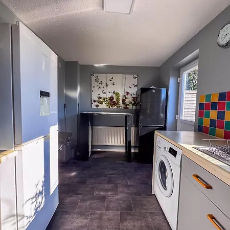 Newly Refurbished Fit For To 7 Family Members, Groups, Contractors Centre Of Bradley Stoke Daire