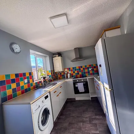 Newly Refurbished Fit For To 7 Family Members, Groups, Contractors Centre Of Bradley Stoke Apartman Bristol