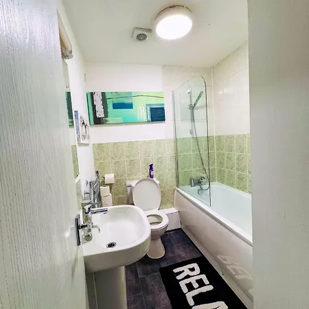 Newly Refurbished Fit For To 7 Family Members, Groups, Contractors Centre Of Bradley Stoke Apartman