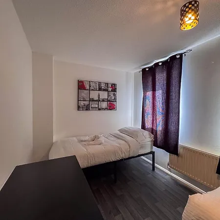 Apartman Newly Refurbished Fit For To 7 Family Members, Groups, Contractors Centre Of Bradley Stoke *