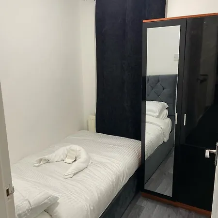 Newly Refurbished Fit For To 7 Family Members, Groups, Contractors Centre Of Bradley Stoke Apartman *