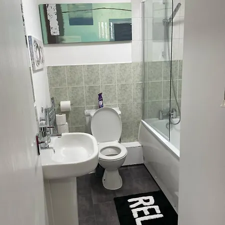 Newly Refurbished Fit For To 7 Family Members, Groups, Contractors Centre Of Bradley Stoke Bristol