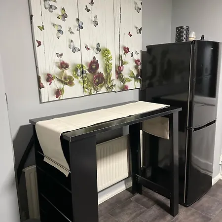 Newly Refurbished Fit For To 7 Family Members, Groups, Contractors Centre Of Bradley Stoke * Bristol