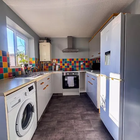 Newly Refurbished Fit For To 7 Family Members, Groups, Contractors Centre Of Bradley Stoke