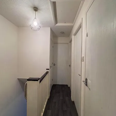 Newly Refurbished Fit For To 7 Family Members, Groups, Contractors Centre Of Bradley Stoke Bristol