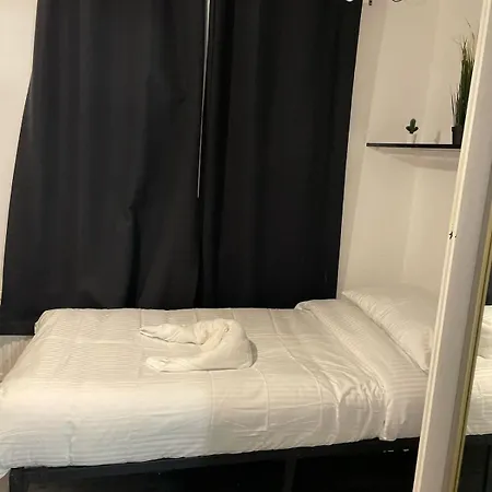 Newly Refurbished Fit For To 7 Family Members, Groups, Contractors Centre Of Bradley Stoke アパート *