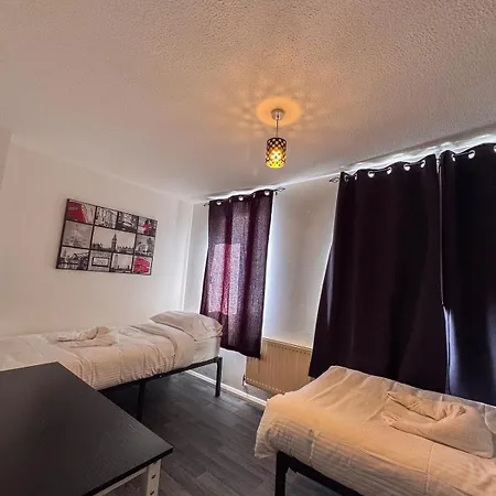 Apartman Newly Refurbished Fit For To 7 Family Members, Groups, Contractors Centre Of Bradley Stoke