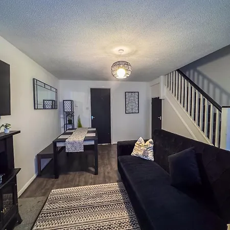 Apartment Newly Refurbished Fit For To 7 Family Members, Groups, Contractors Centre Of Bradley Stoke *