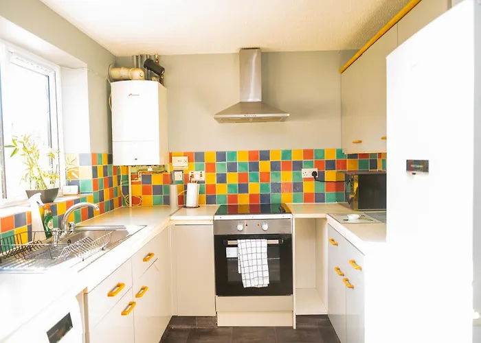 Newly Refurbished Fit For To 7 Family Members, Groups, Contractors Centre Of Bradley Stoke