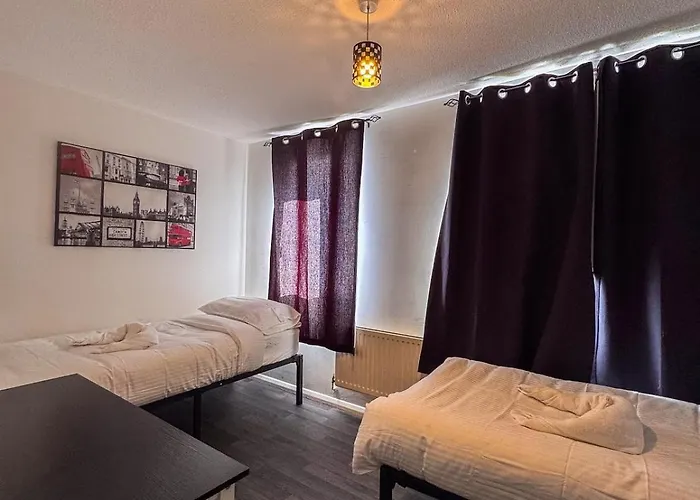 Apartment Newly Refurbished Fit For To 7 Family Members, Groups, Contractors Centre Of Bradley Stoke *