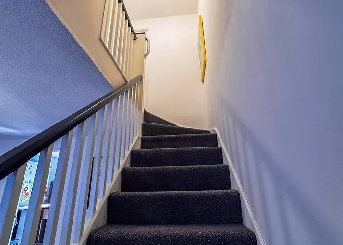 Newly Refurbished Fit For To 7 Family Members, Groups, Contractors Centre Of Bradley Stoke Bristol