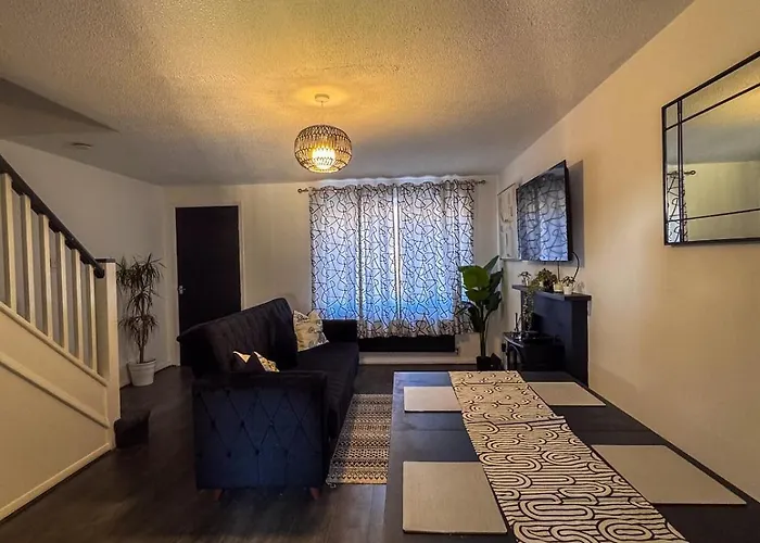 شقة Newly Refurbished Fit For To 7 Family Members, Groups, Contractors Centre Of Bradley Stoke