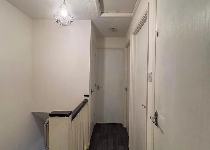 Newly Refurbished Fit For To 7 Family Members, Groups, Contractors Centre Of Bradley Stoke Bristol