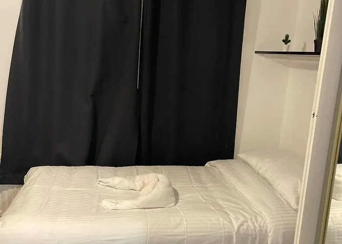 Newly Refurbished Fit For To 7 Family Members, Groups, Contractors Centre Of Bradley Stoke شقة *