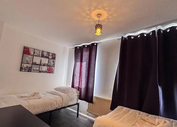 Apartment Newly Refurbished Fit For To 7 Family Members, Groups, Contractors Centre Of Bradley Stoke