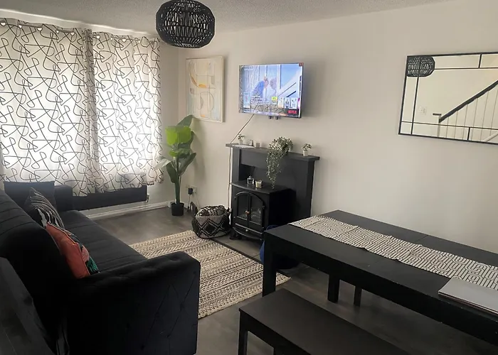 Newly Refurbished Fit For To 7 Family Members, Groups, Contractors Centre Of Bradley Stoke