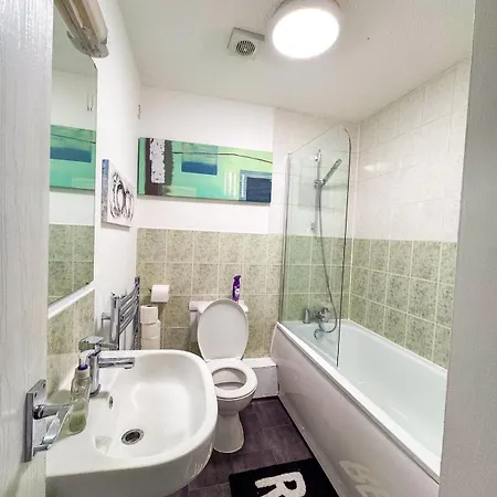 Newly Refurbished Fit For To 7 Family Members, Groups, Contractors Centre Of Bradley Stoke Apartmán Bristol