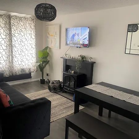 Newly Refurbished Fit For To 7 Family Members, Groups, Contractors Centre Of Bradley Stoke