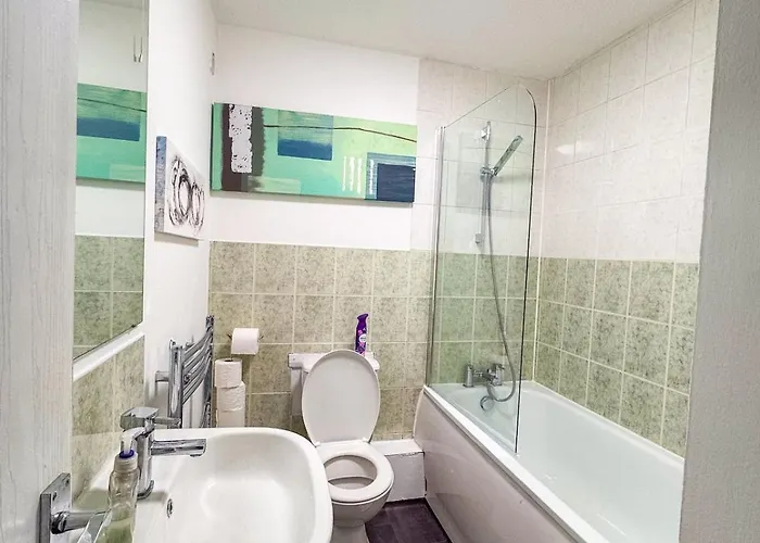 Newly Refurbished Fit For To 7 Family Members, Groups, Contractors Centre Of Bradley Stoke Lägenhet Bristol