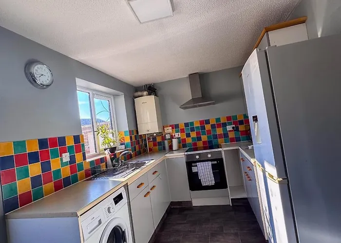 Newly Refurbished Fit For To 7 Family Members, Groups, Contractors Centre Of Bradley Stoke דירה בריסטול