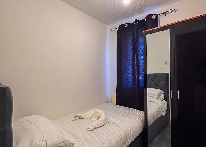 Newly Refurbished Fit For To 7 Family Members, Groups, Contractors Centre Of Bradley Stoke Lägenhet Bristol