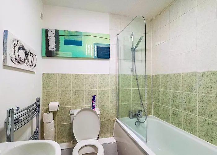 Newly Refurbished Fit For To 7 Family Members, Groups, Contractors Centre Of Bradley Stoke Lägenhet Bristol