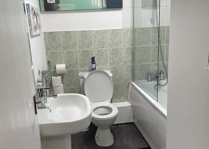 Newly Refurbished Fit For To 7 Family Members, Groups, Contractors Centre Of Bradley Stoke Bristol