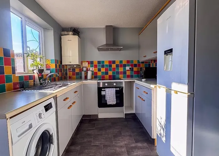 Newly Refurbished Fit For To 7 Family Members, Groups, Contractors Centre Of Bradley Stoke