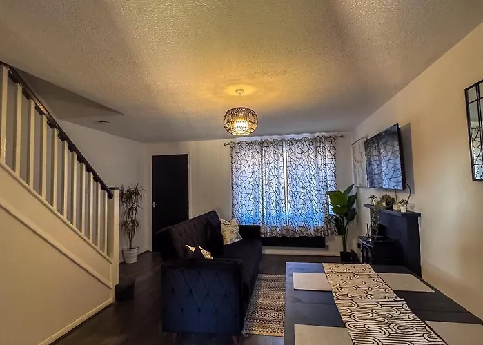 Newly Refurbished Fit For To 7 Family Members, Groups, Contractors Centre Of Bradley Stoke