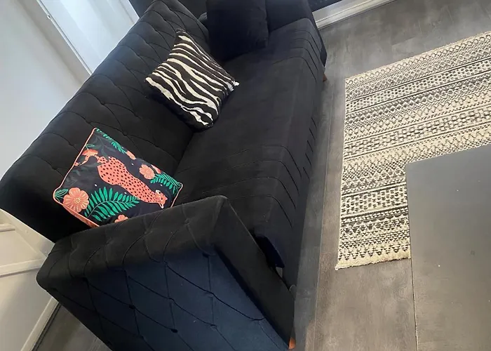 Newly Refurbished Fit For To 7 Family Members, Groups, Contractors Centre Of Bradley Stoke Lägenhet *